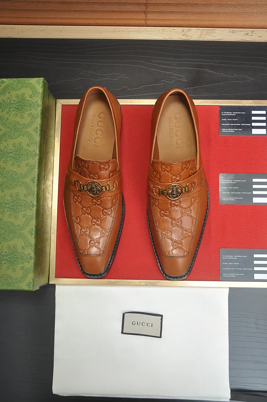 Men's shoes💰460💶Italy's top luxury men's shoes giant [GUCCI Gucci] has a new model 🍃Original European style🔰 Pleasant to the eye😍In order to make the shoes more durable and non-deformable🌀The production continues to follow traditional methods but there is still no lack of innovation💪The original cowhide is chosen for the leather♻️ Smooth, natural and exceptionally bright⭐Made of imported cowhide, the first choice of the rich 38-45 (45 customized)
